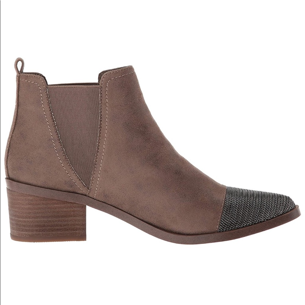 Tan Metal Chain Pointy Toe Western Ankle Booties - Picture 7 of 8